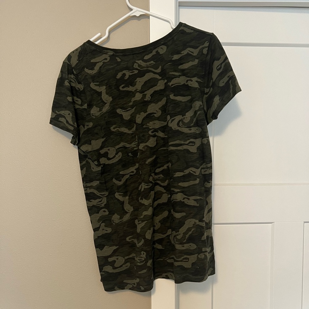 Merona Camo Fitted Short Sleeve Tee - Picture 3 of 3